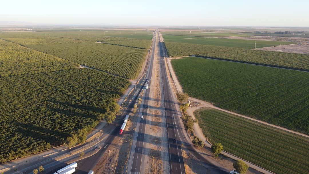 Bakersfield California oilfields and mountains